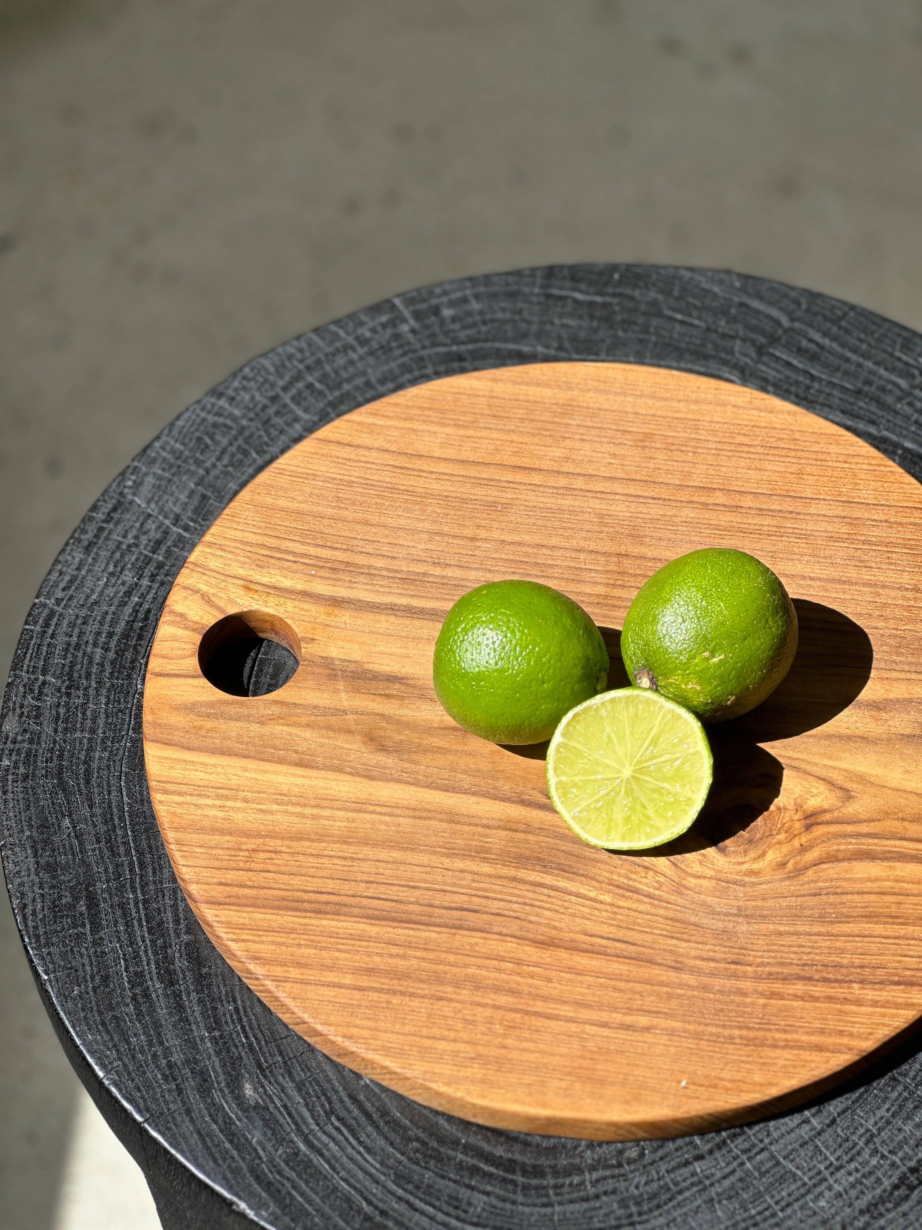 Office Objets – wholesale Skärbräda – Rund skärbräda i urholkad teak D:3095