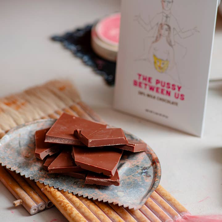 Beato Chocolates - Wholesale Chocolate bar - The Pussy Between Us Milk Chocolate Bar (75g/2.64oz)2