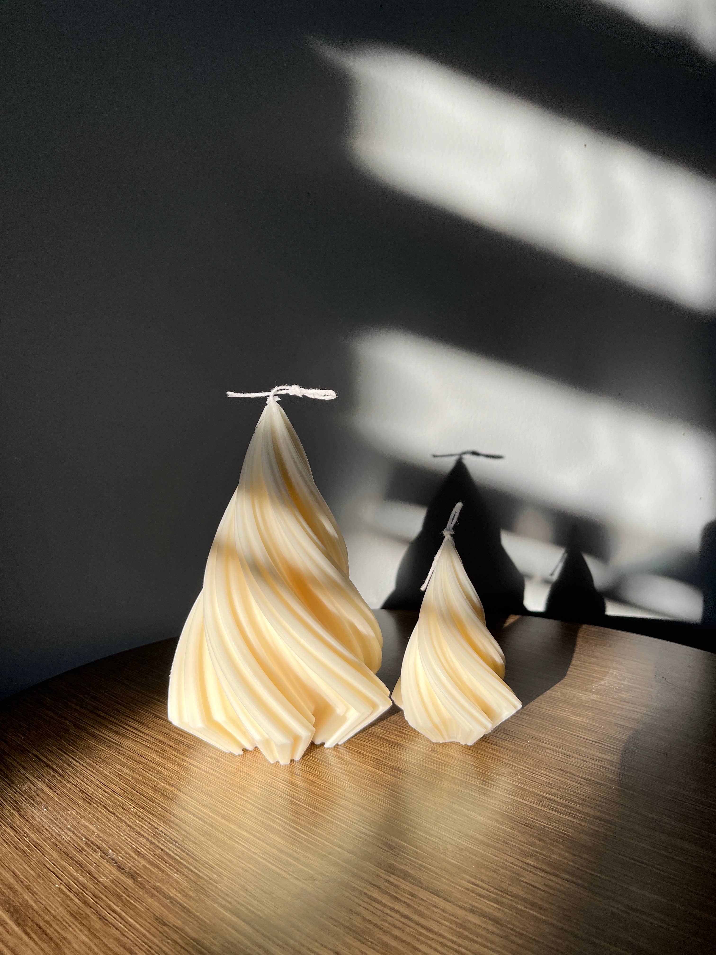 AARAM LUX – wholesale Novelty candle – Swirl Christmas Tree Candle | Holiday Gifts | Winter Candle2