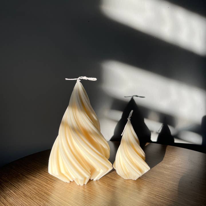 AARAM LUX – wholesale Novelty candle – Swirl Christmas Tree Candle | Holiday Gifts | Winter Candle2