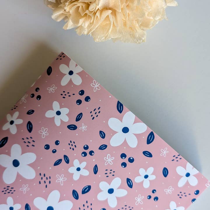 Avril & Novembre – wholesale Anteckningsbok – Häftad anteckningsbok linjerad - Små blommor - Rosa - A5 eller A6