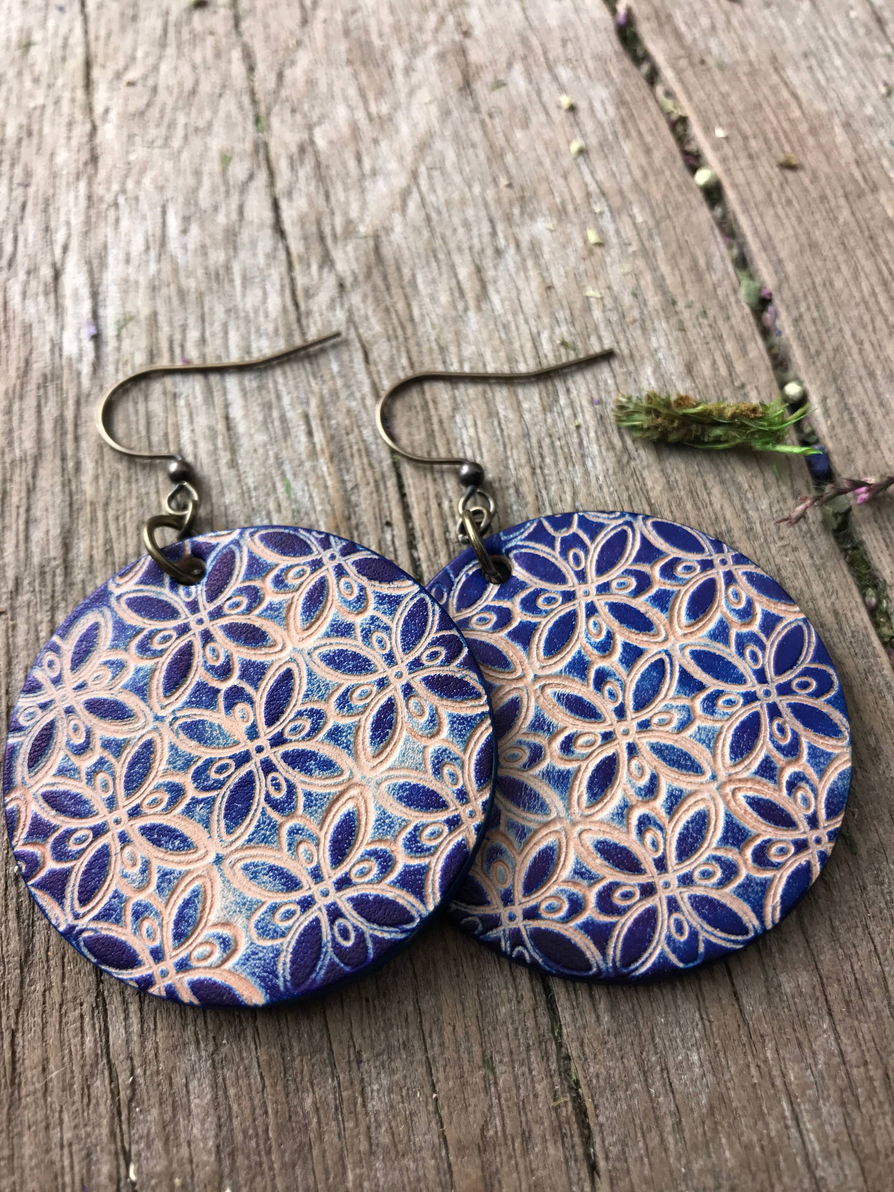 Red Pony Leather Goods – wholesale Hängande örhängen – Cirkel handverktyg geometriska läderörhängen1