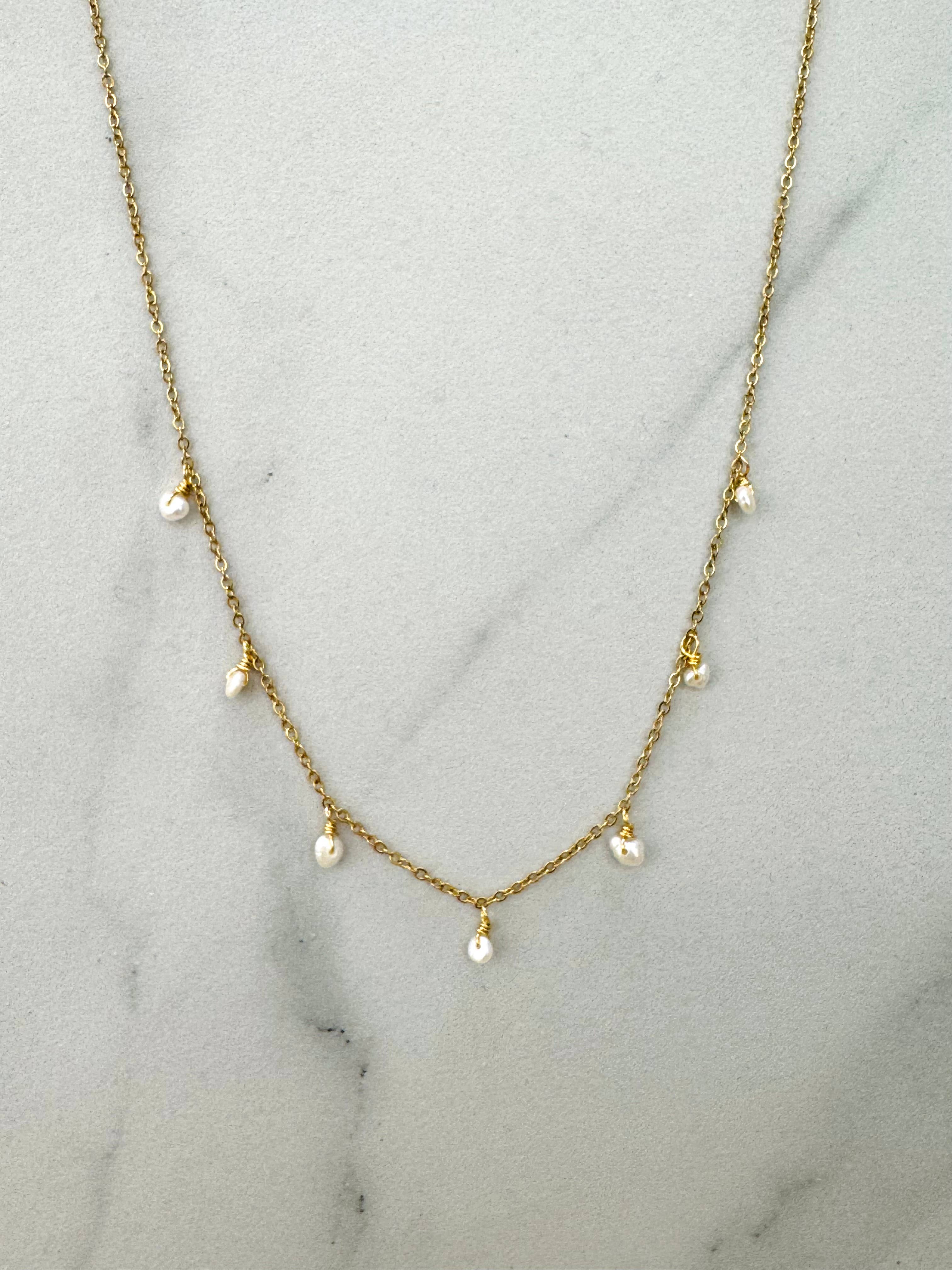 Cassette Barcelona – Großhandel Kette mit Anhänger/Charm – Minimalistische Bohem-Halskette mit Perlen2