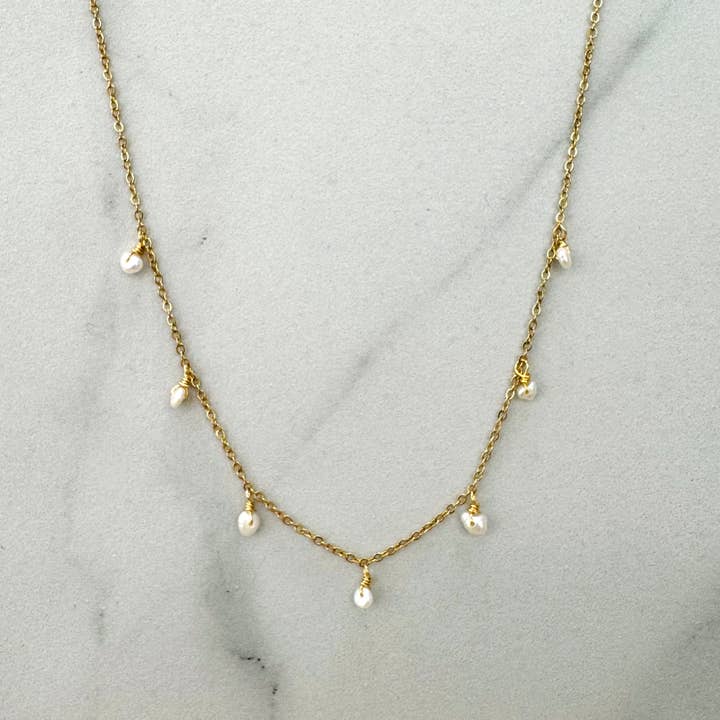 Cassette Barcelona – Großhandel Kette mit Anhänger/Charm – Minimalistische Bohem-Halskette mit Perlen2