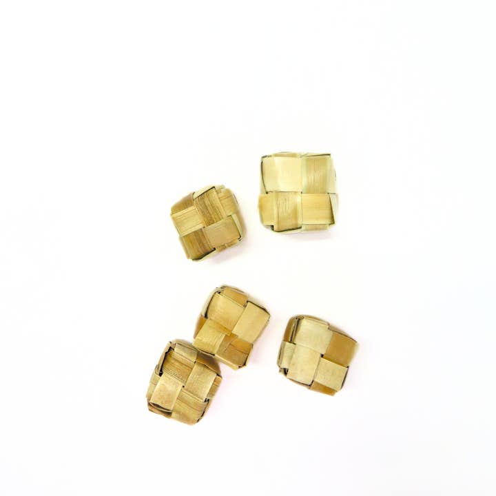 No Furries Delights – wholesale Pet toy – Not cat/dog – Palm Cubes (5pcs/pack)1