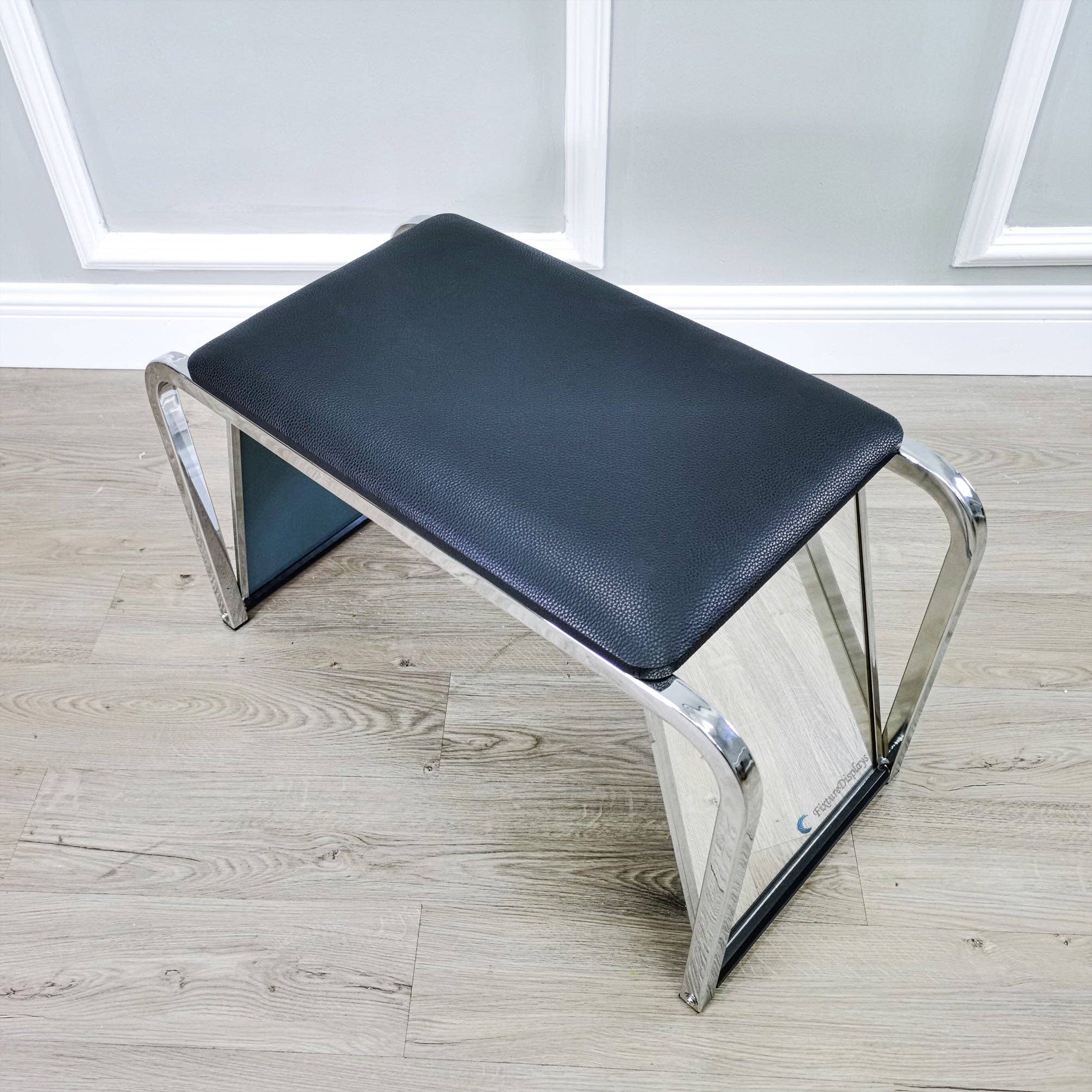 FIXTUREDISPLAYS – Banco por atacado – Banco de Prova de Calçado Almofadado com Espelhos 155898