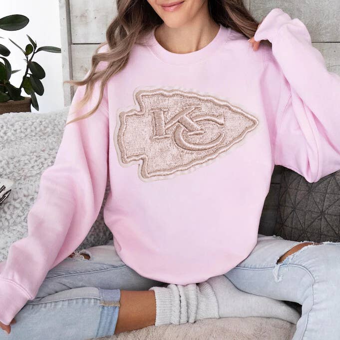 NEU! KC Aufnäher mit Rundhalsausschnitt, Kunststickerei, einfarbig, Rosa für den Großhandel von Barefoot Beauties