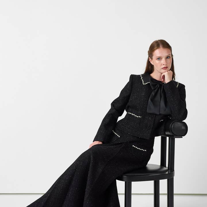 Ensemble Veste Jupe en Tweed Élégance Noire et autres tendances Résultats pour trouver vetement en vente B2B. Retours gratuits et paiement à 60 jours sur Faire sur Faire.