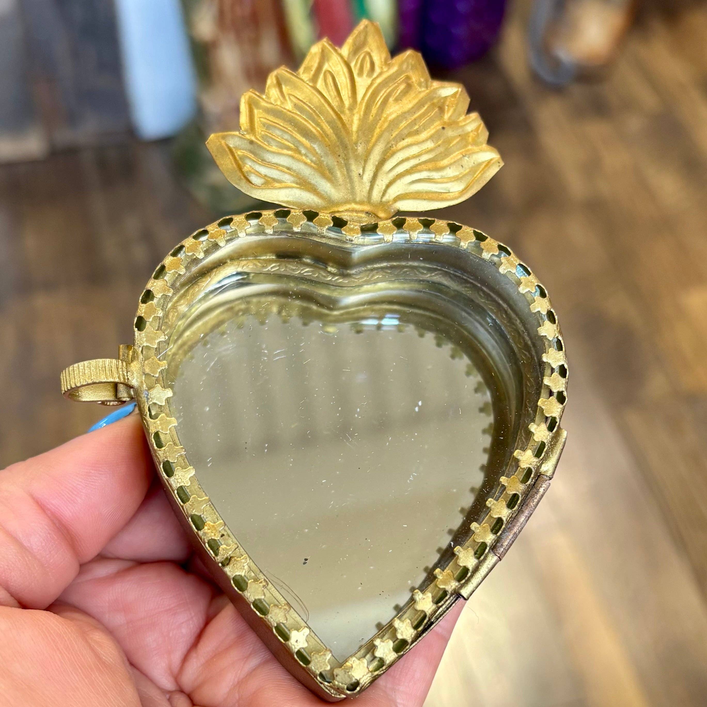 Love and Honor Jesus LLC – wholesale Decorative box – Glass Sacred Heart Boxes6