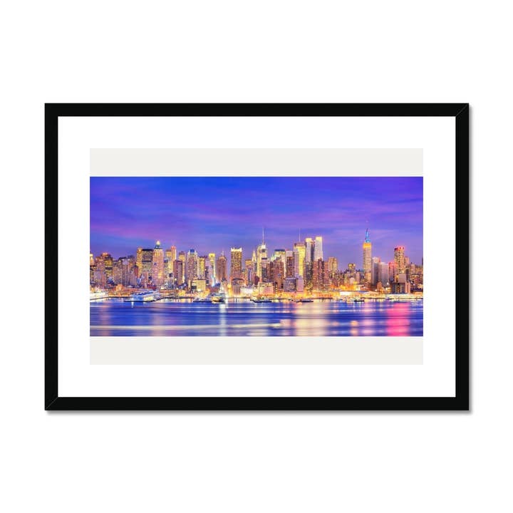 Impression encadrée et montée sur image panoramique de la ville de New York au crépuscule pour la vente par Sorbey