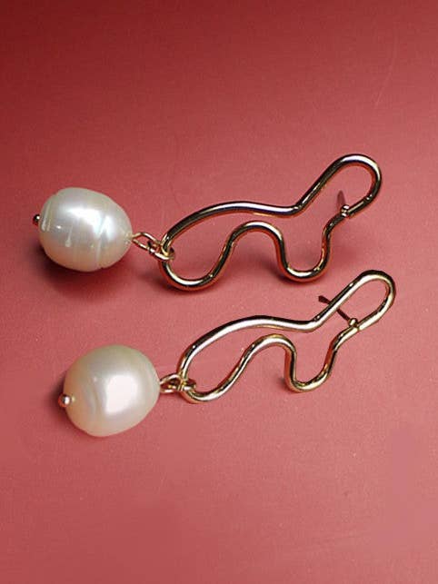 MINIMAL STATMENT PEARL DROP EARRINGS | 52E2090579 for wholesale by JOSSLYN by wall to wall