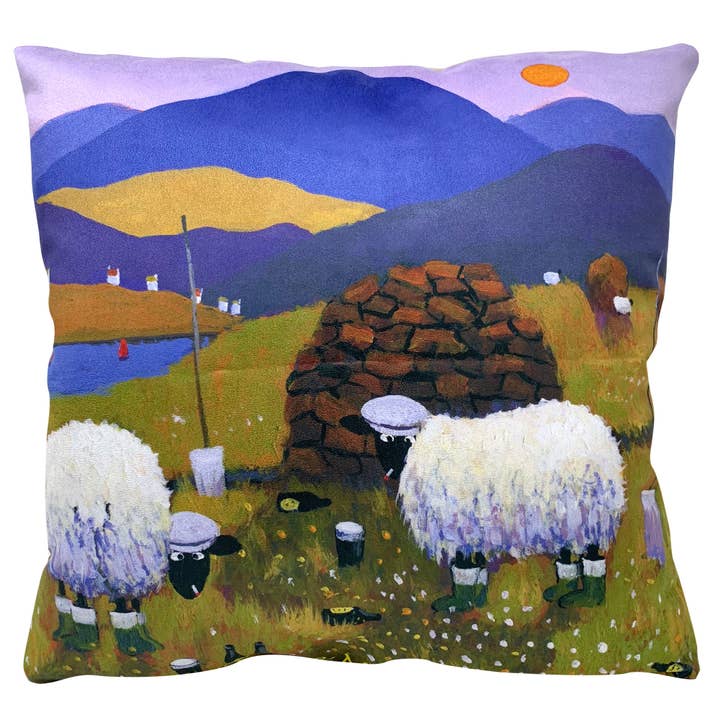 Housse de coussin irlandaise pour la vente par The Whimsical World of Thomas Joseph