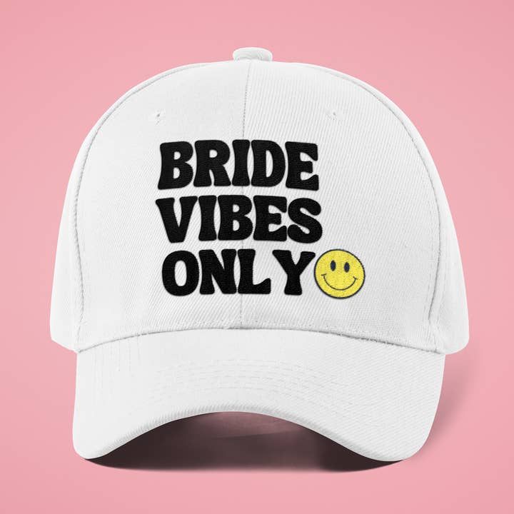 Boné de beisebol “Bride Vibes Only” Chill Bridal - Chapéu de noiva por atacado de Never Knew I Needed