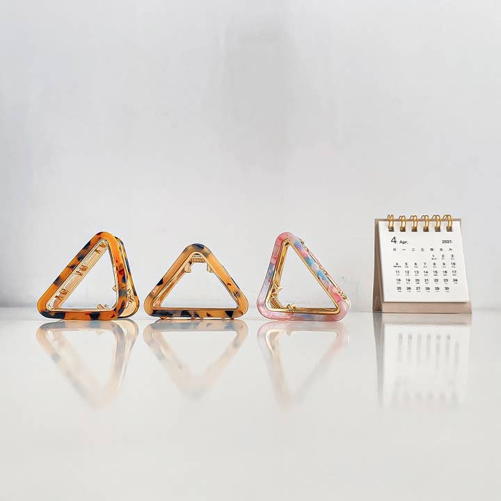 ACCITY - Wholesale Hair Clip - Women's - ACETATE TORTOISE SHELL HAIR CLAW CLIP PYRAMID MINI_CWAHA0400
