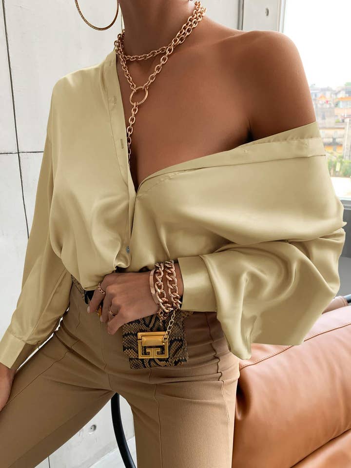 blusa in raso con bottoni per la vendita all'ingrosso da parte di Queen Fashion