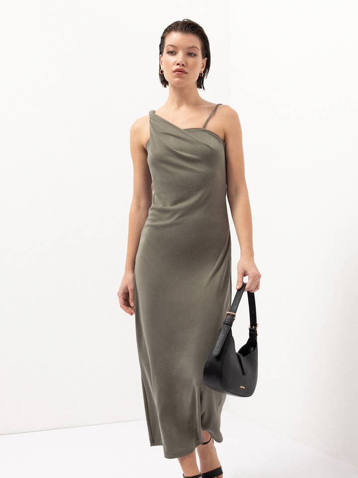 Klänning med detalj på axelbandet (450871-39) för wholesale av Lanidor