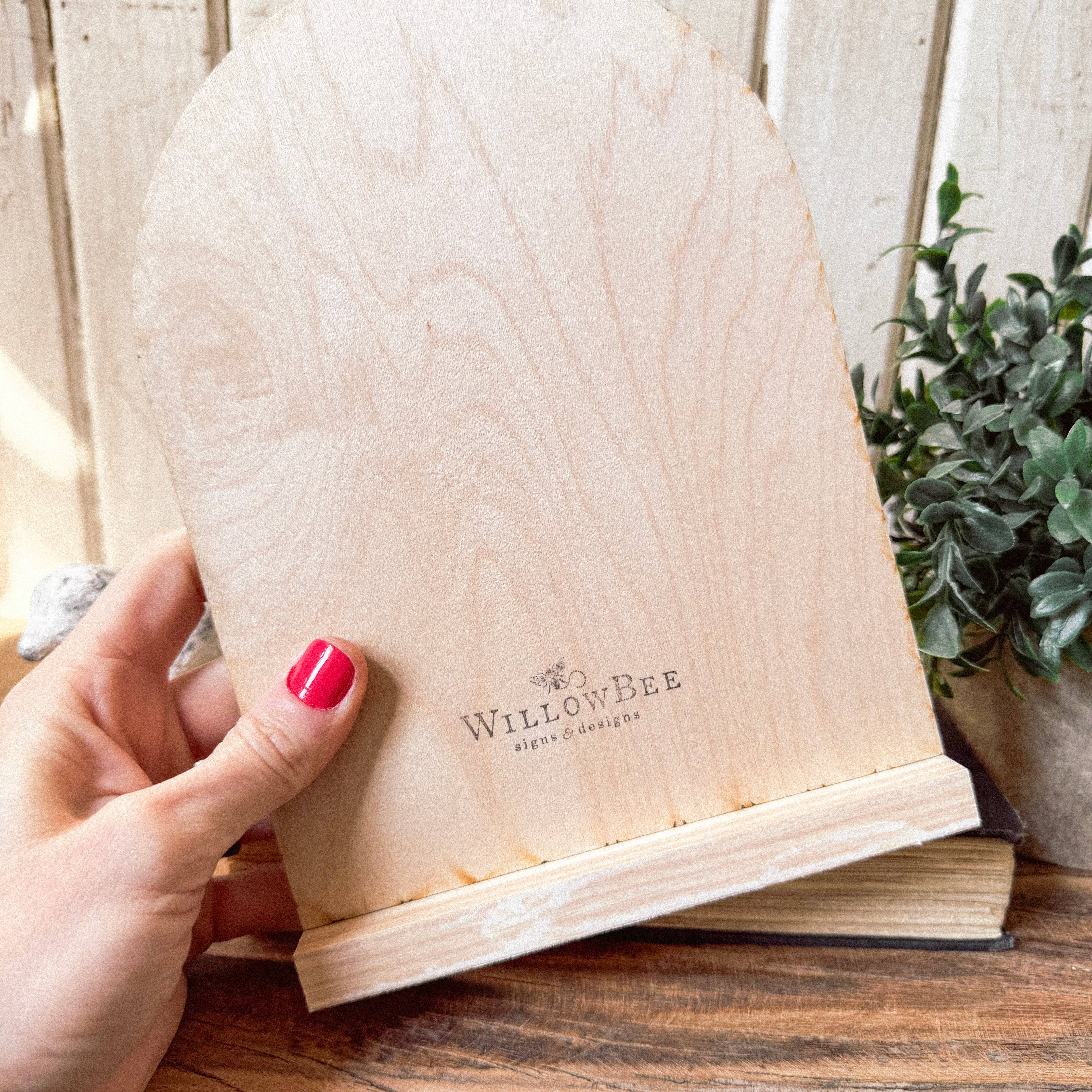 WillowBee Signs & Designs – Engroshandel Skilt – Schitts Creek Sjovt Bueformet Træskilt Hyldesitter7