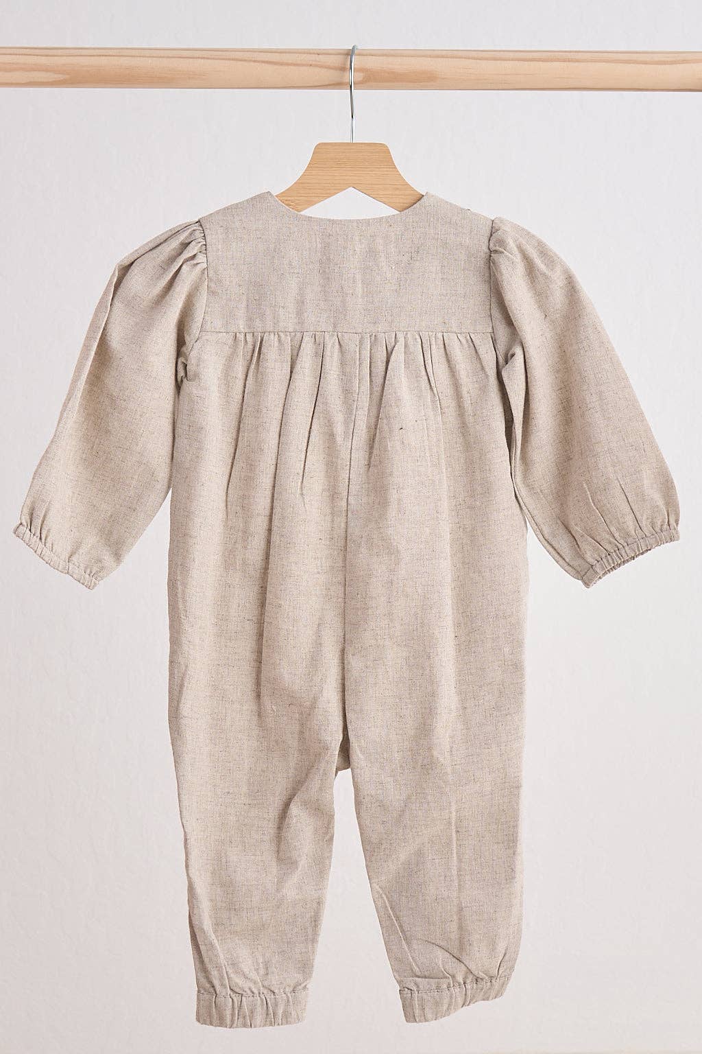 Mom & Co. - Vente Barboteuse – bébé - Barboteuse fille en lin gris avec broderie florale2