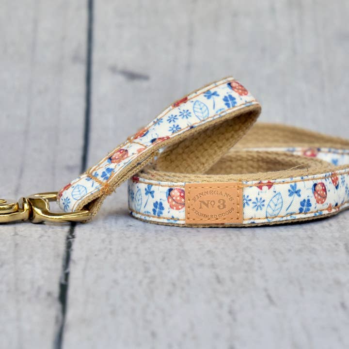 Finnegan’s Standard Goods – Großhandel Haustierhalsband – Hund – 3/4" Marienkäfer-Halsband1