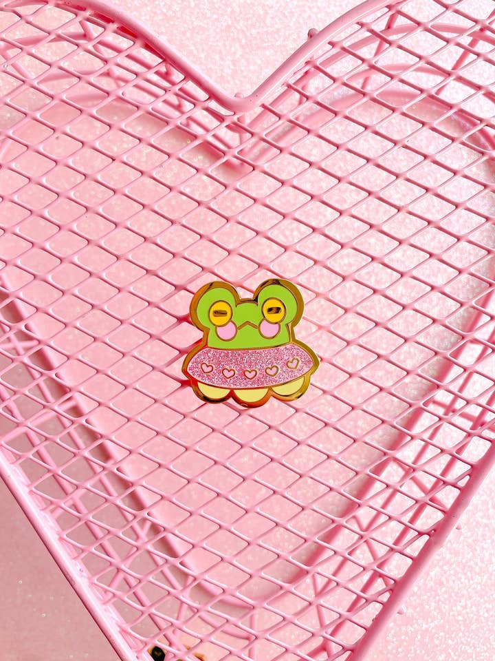 Alien Gunther Enamel Pin for wholesale by Basura Gang