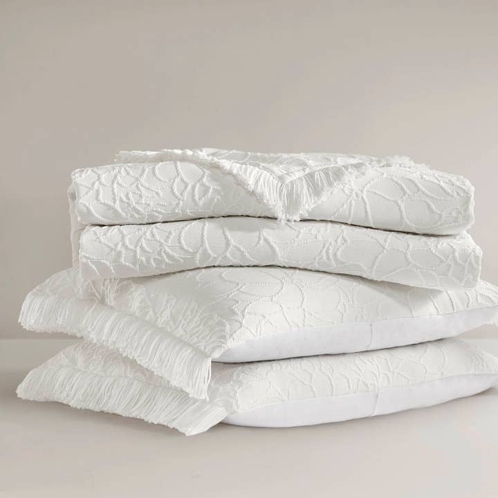 Olliix - Wholesale Bedding Set - 3 Piece Floral Oversized Bedspread Set, White12