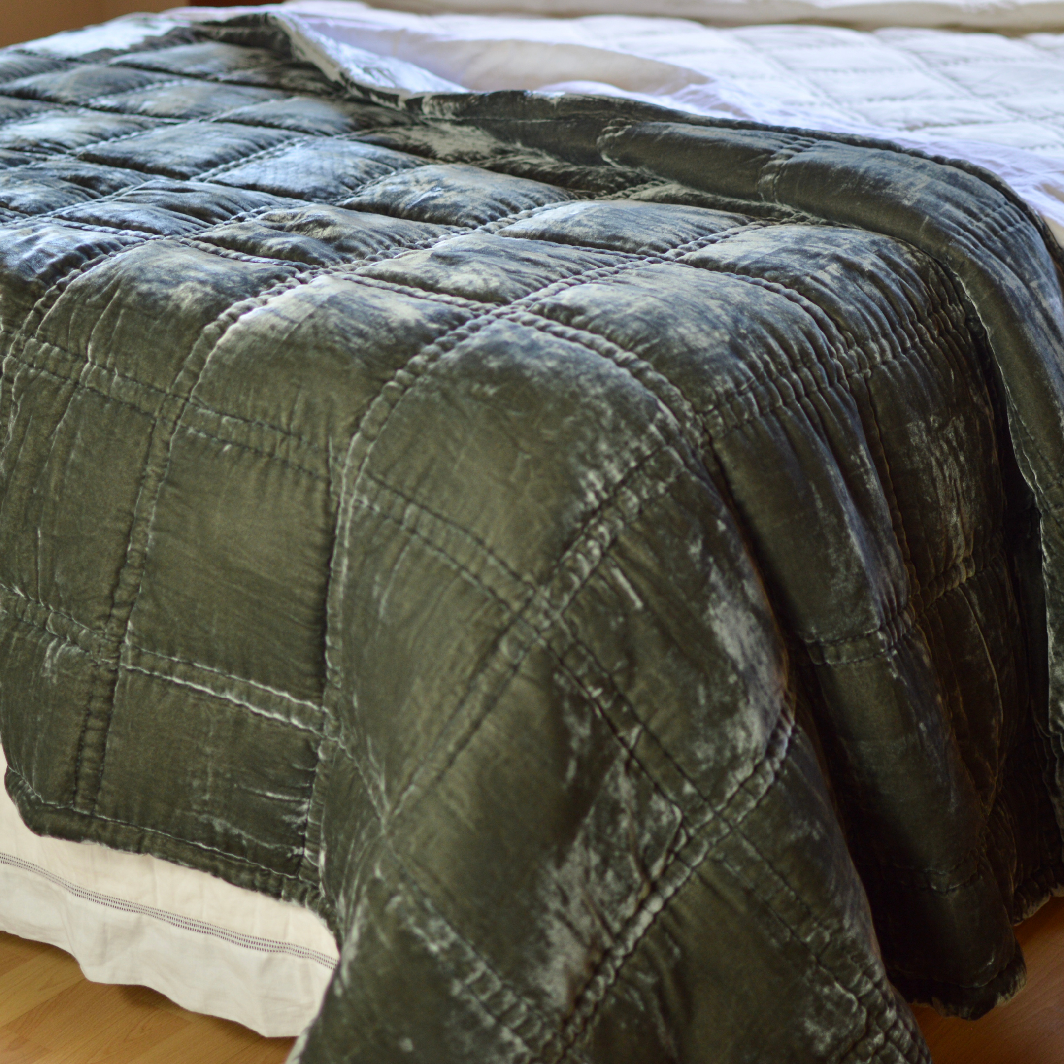 Luala Silk – Engroshandel Tæppe –  Silkefløjl stort firkantet syet tæppe - skifergrå8