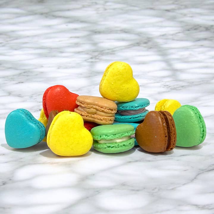 macaron centrale - Wholesale Cookie - Assorted Heart-Shaped Macarons – 36 or 72 Pack2