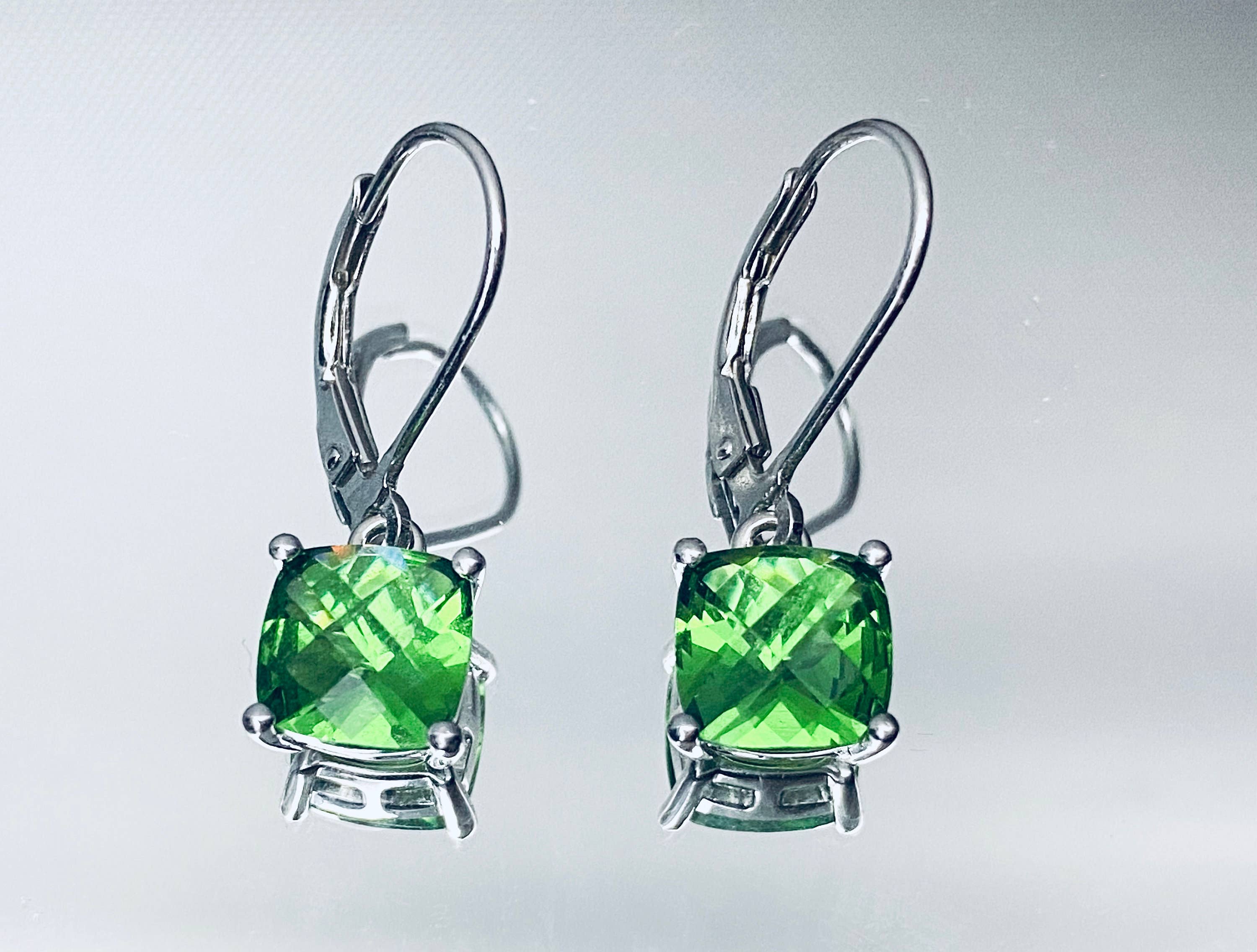 Twan Kee Jewelry - Venta al por mayor Pendientes colgantes - Colgante E90808LG Fancy Style con diseño de helenita en forma de cojín con forma de helenita2