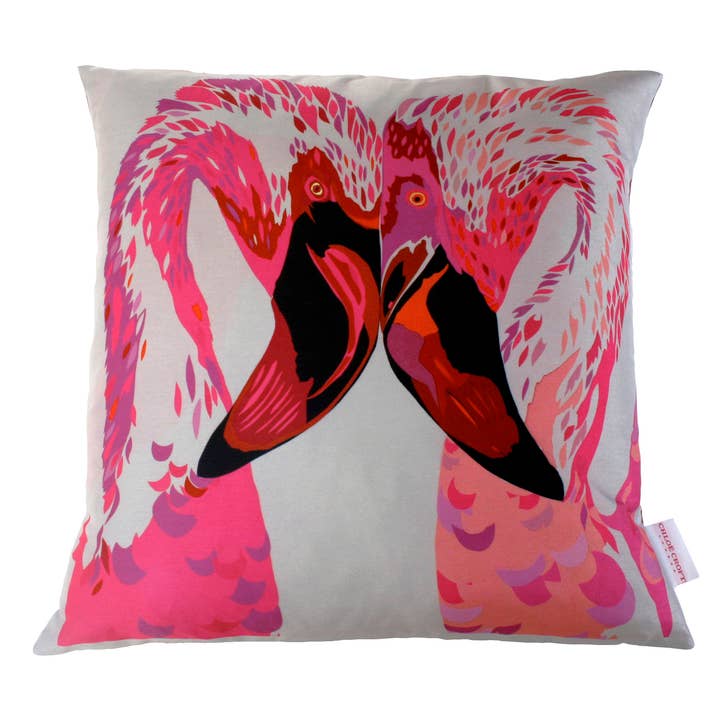 Coussin Scatter Soie Flamants Magenta pour la vente par Chloe croft London limited