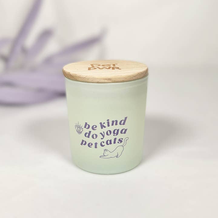 Pet Pwr Srls – wholesale Burkljus – Grönt ljus ”Var snäll, gör yoga, sällskapsdjur katter” 🧘♀️ vanilj och ingefära
