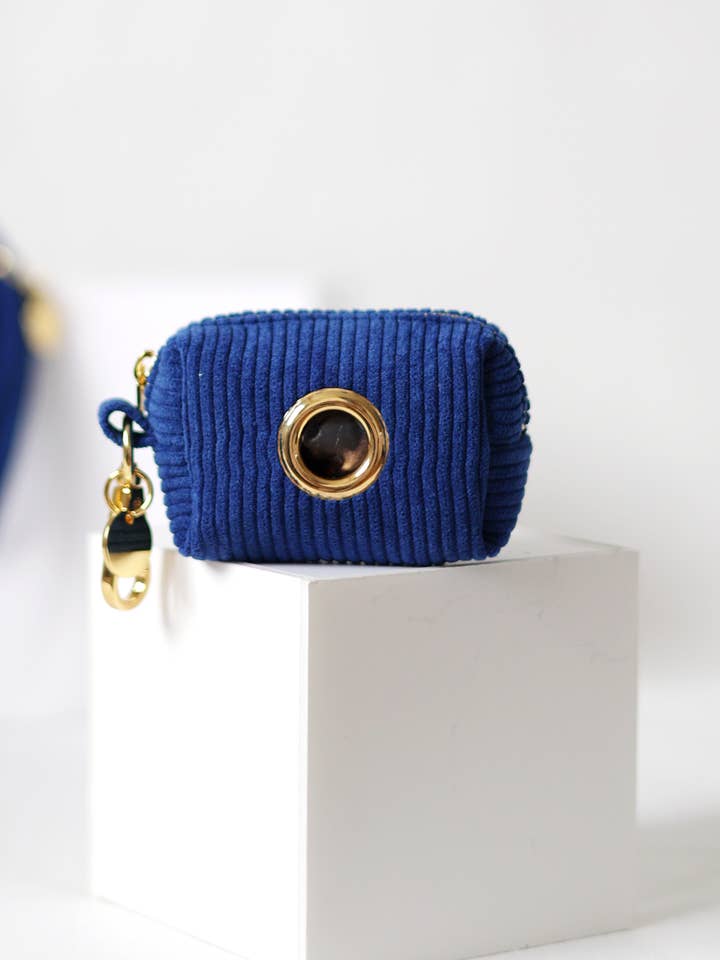 HOLDER TIL HUNDEPOSE ROYAL BLÅ for engroshandel hos Moniandme