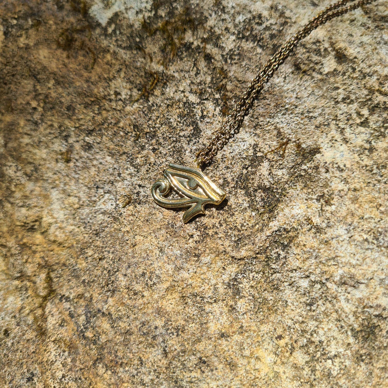 Feather Tribe - Vendita all'ingrosso Collana con ciondolo/pendaglio - Collana Delicata con Occhio di Horus1