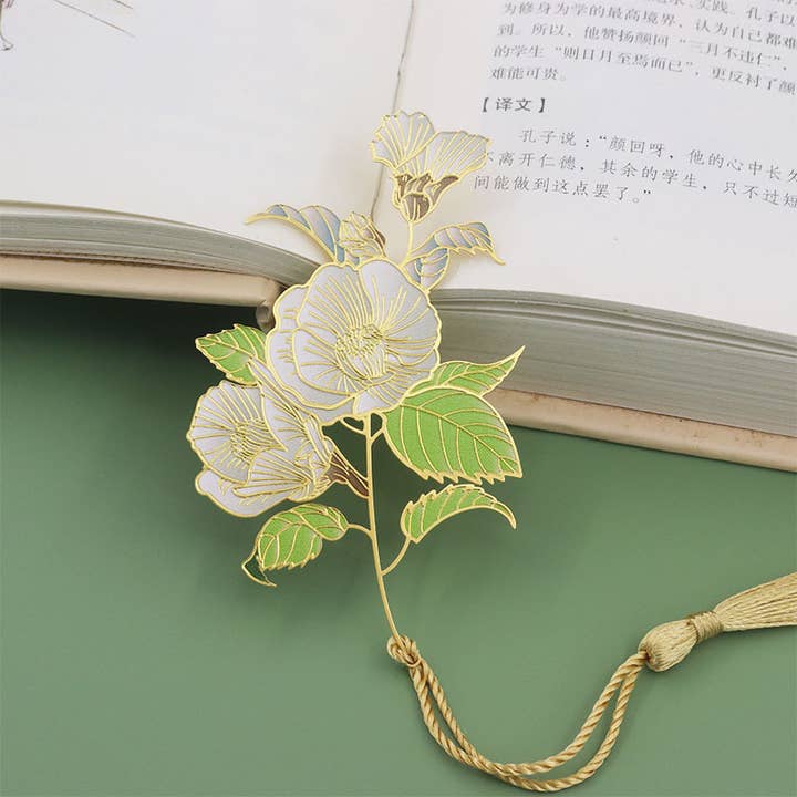 Marque-page en métal en forme de fleur de camélia blanc pour la vente par Bright MacMing