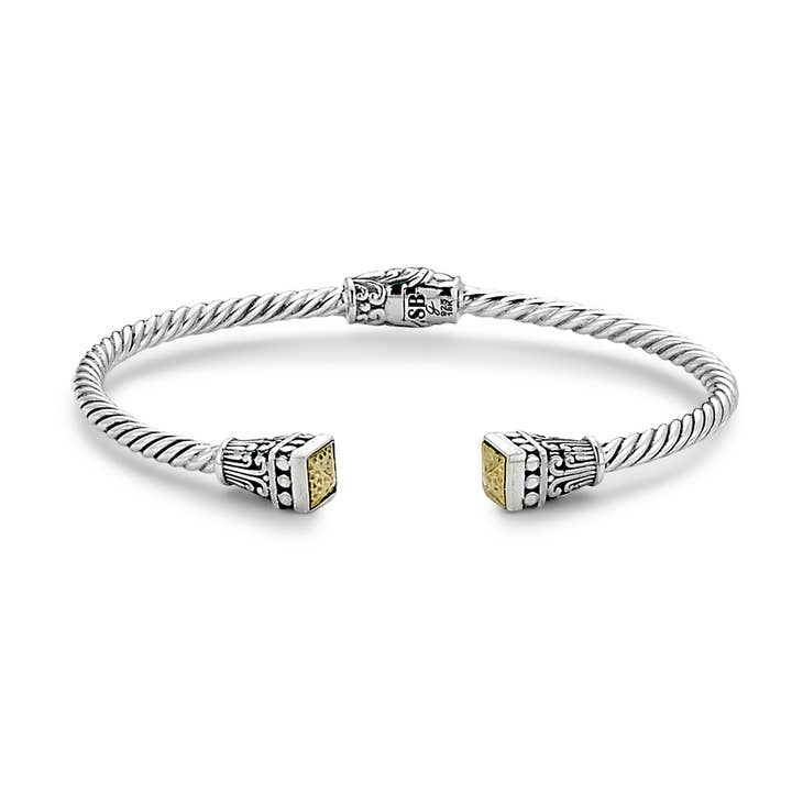 Bracelet jonc avec détails en or martelé SS/18k pour la vente par Eli Pebble