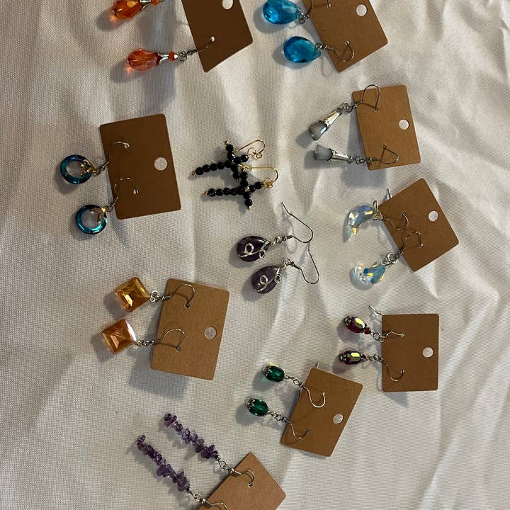 Boucles d'oreilles en cristal assorties pour la vente par Salty Goddess Gifts