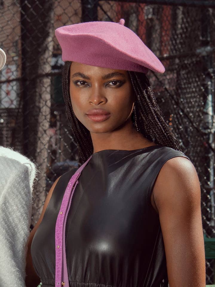 Tanya Beret pour la vente par Eric Javits