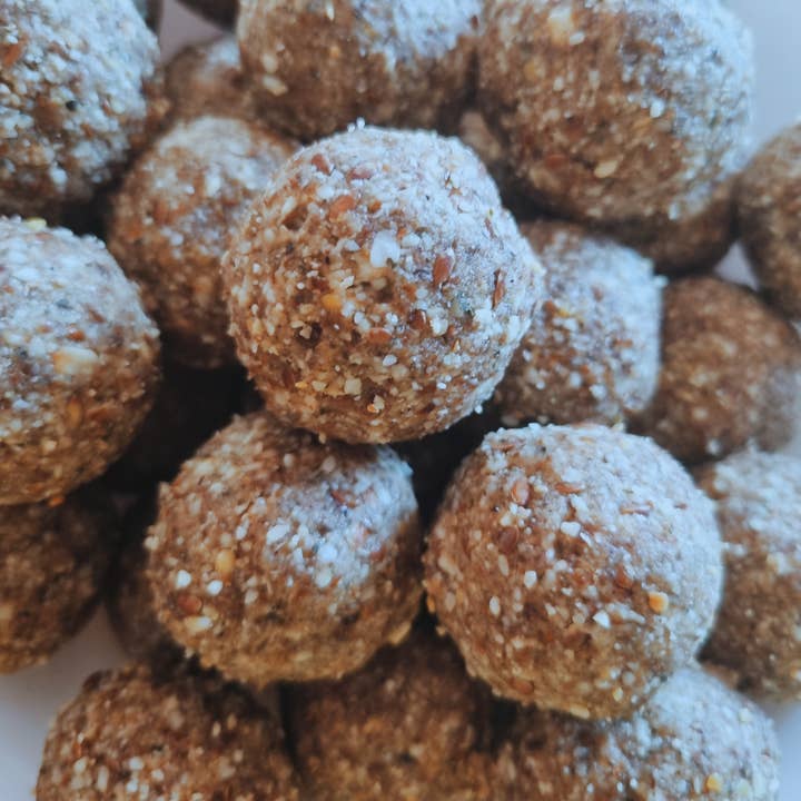 Postnatal Energy Balls with Shatavari & Seeds – Nourishment for New Mums for wholesale by Grannyish