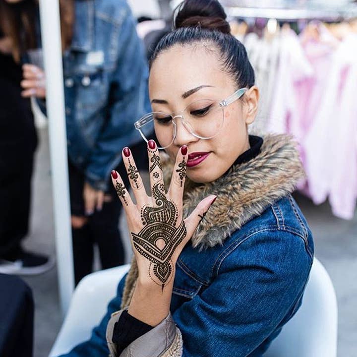 SPARE-SPECS, LLC - Wholesale Sunglasses - Women's - Mono Block Rimless PC Color Tone Lens Sunglasses A55517