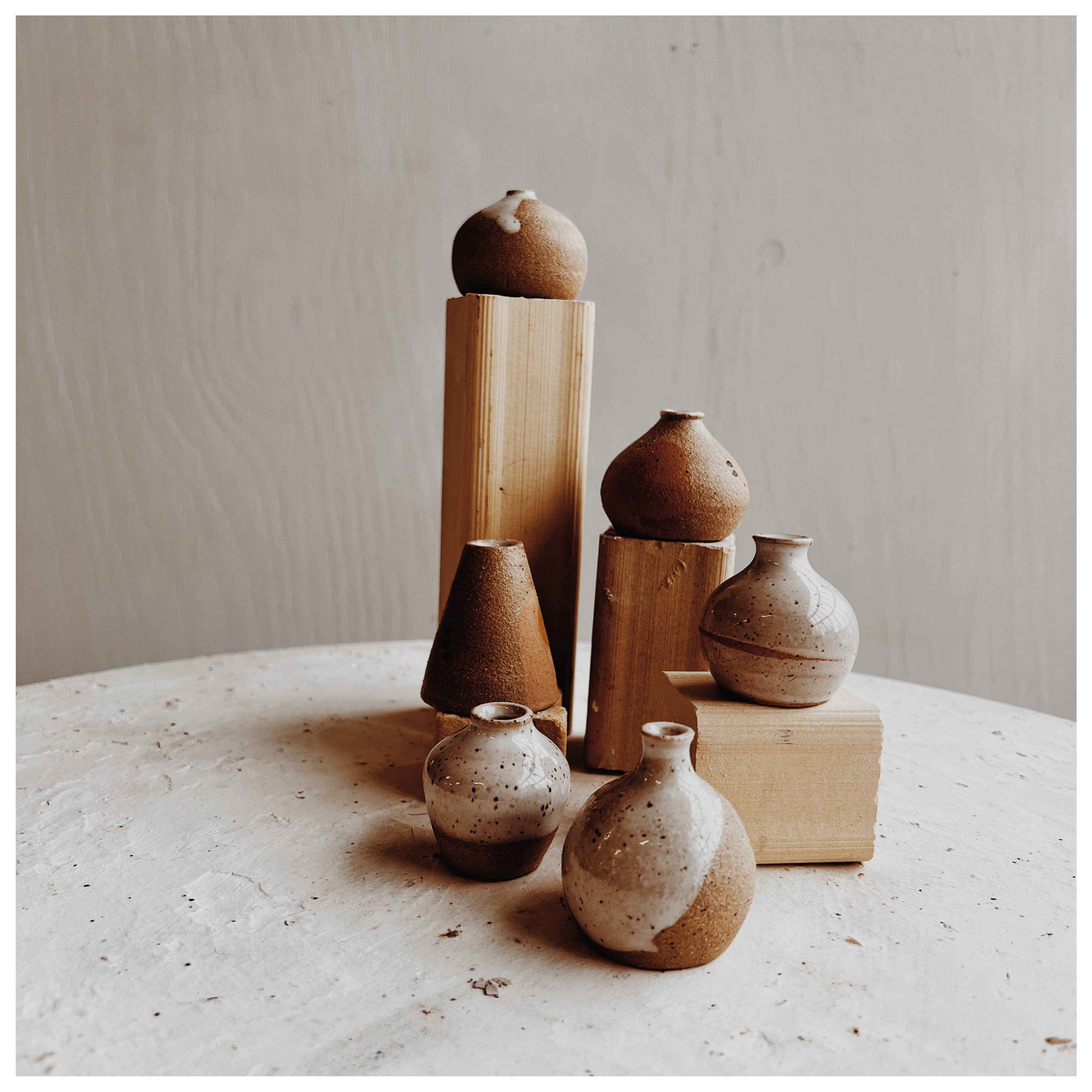 Good Hearted Woman - Wholesale Decorative Tabletop Object - Tiny Vase1