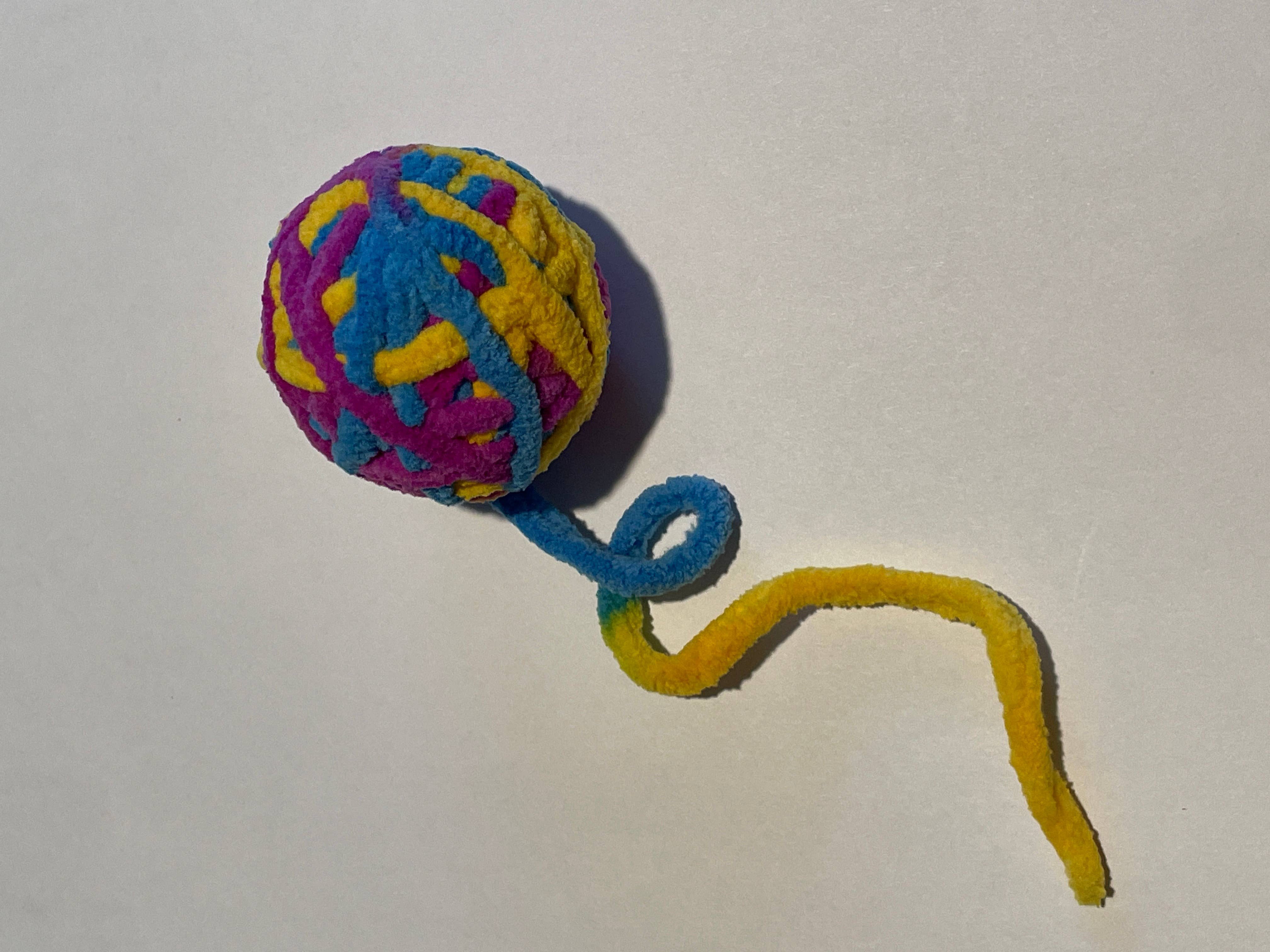 Toys N Treats Box - Wholesale Pet Toy - Cat - Kitty Cat Yarn Ball for Cats (M)2