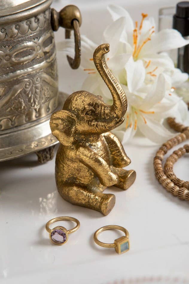 Vagabond Vintage - Vendita all'ingrosso Espositori e vetrine per gioielli - Porta anelli elefante in peltro0