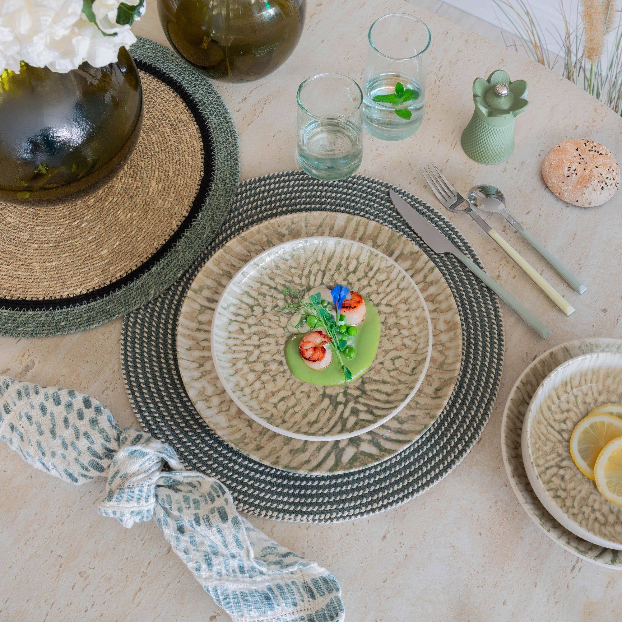 Novastyl - Wholesale Dinner Plate - JADE flat plate 26cm in green and beige stoneware3