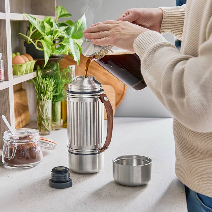 Explorer Flask avec 2 Tasses Isolées pour la vente par Black + Blum Europe