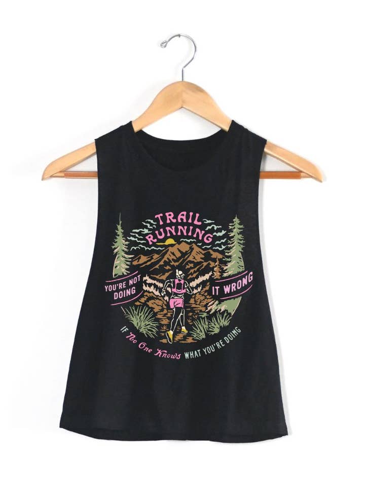 Haut court Racerback pour trail running pour la vente par Sarah Marie Running Co