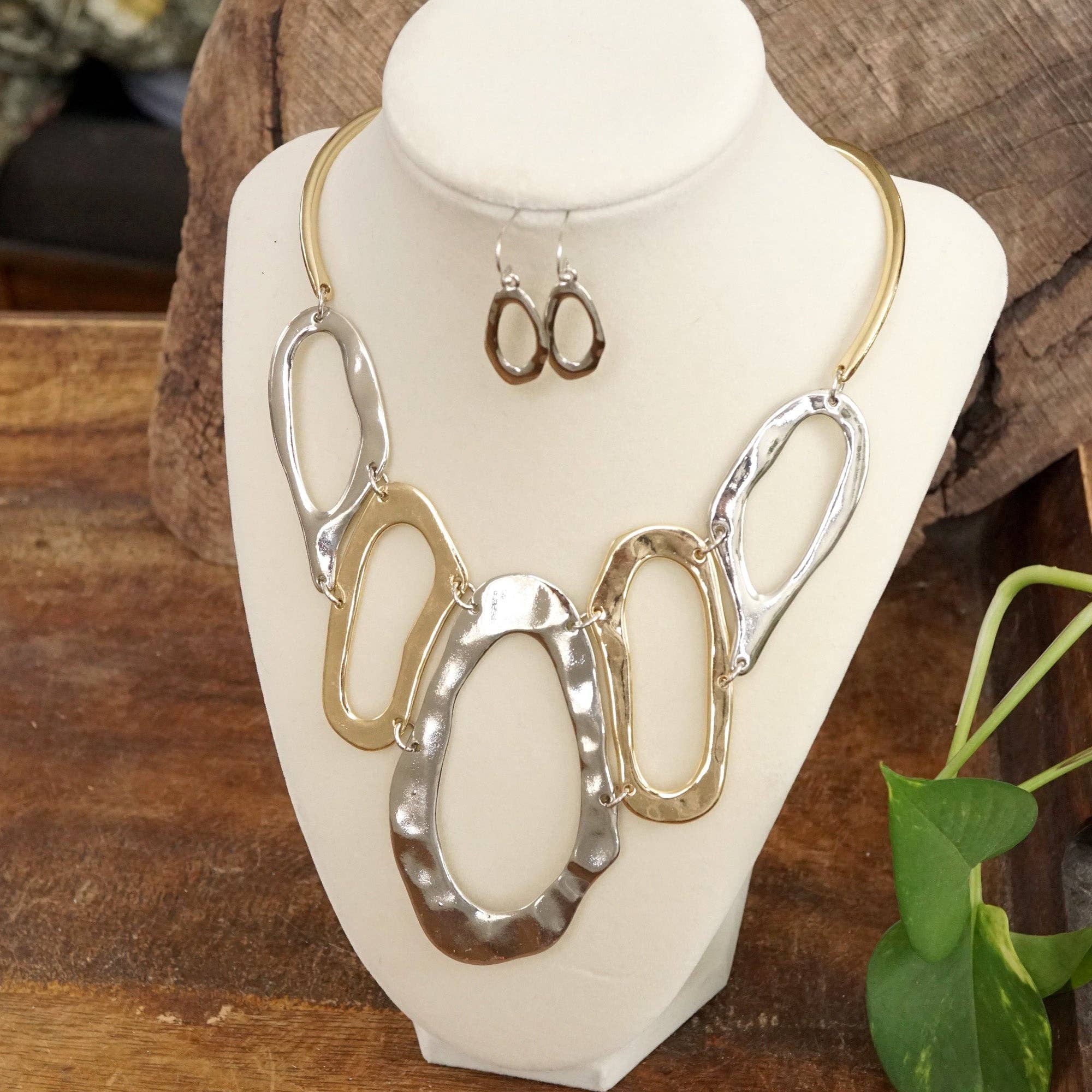 PennyLine inc - Wholesale Link & Chain Necklace - Links Statement Necklace set in Gold Silver Tones7