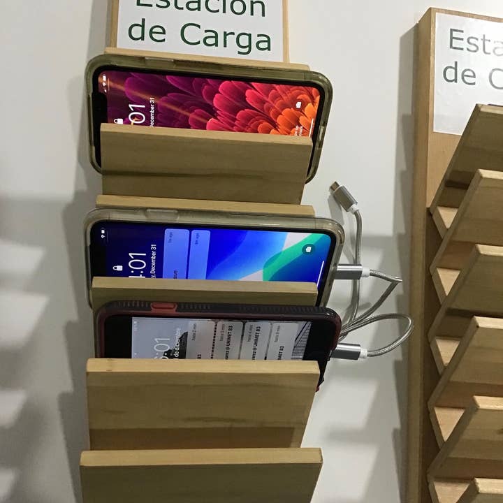Soluciones De Espacio - Wholesale Charging Dock - Smartphone wooden charging station - Wall mounting or desk7
