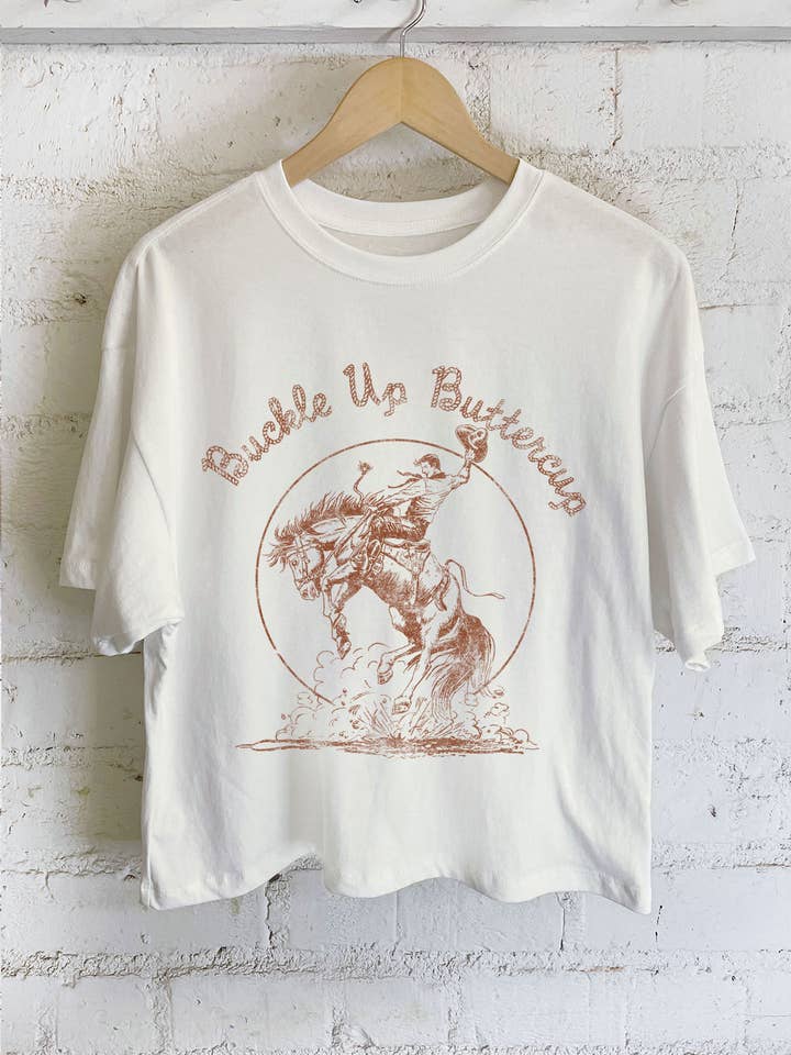 SPÄNN FAST DIG SMÖRBLAD KOVBOJ GRAFISK LÅNG CROP TOP för wholesale av Rustee Clothing