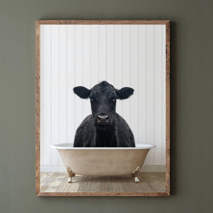 Vache noire dans la baignoire neutre pour la vente par Lettered & Lined