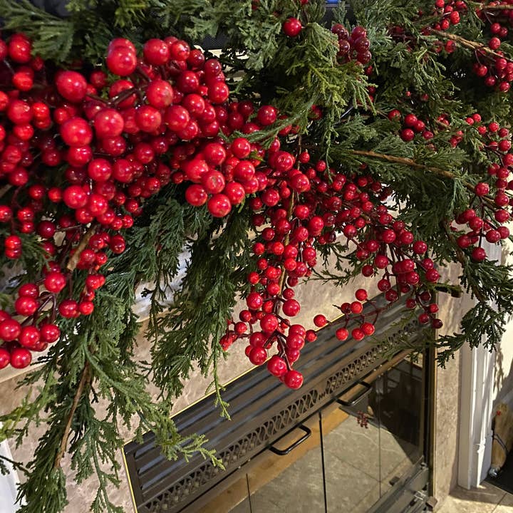 Journey Decor - Wholesale Bunting/Garland - 9ft Cedar and Red Berry Garland