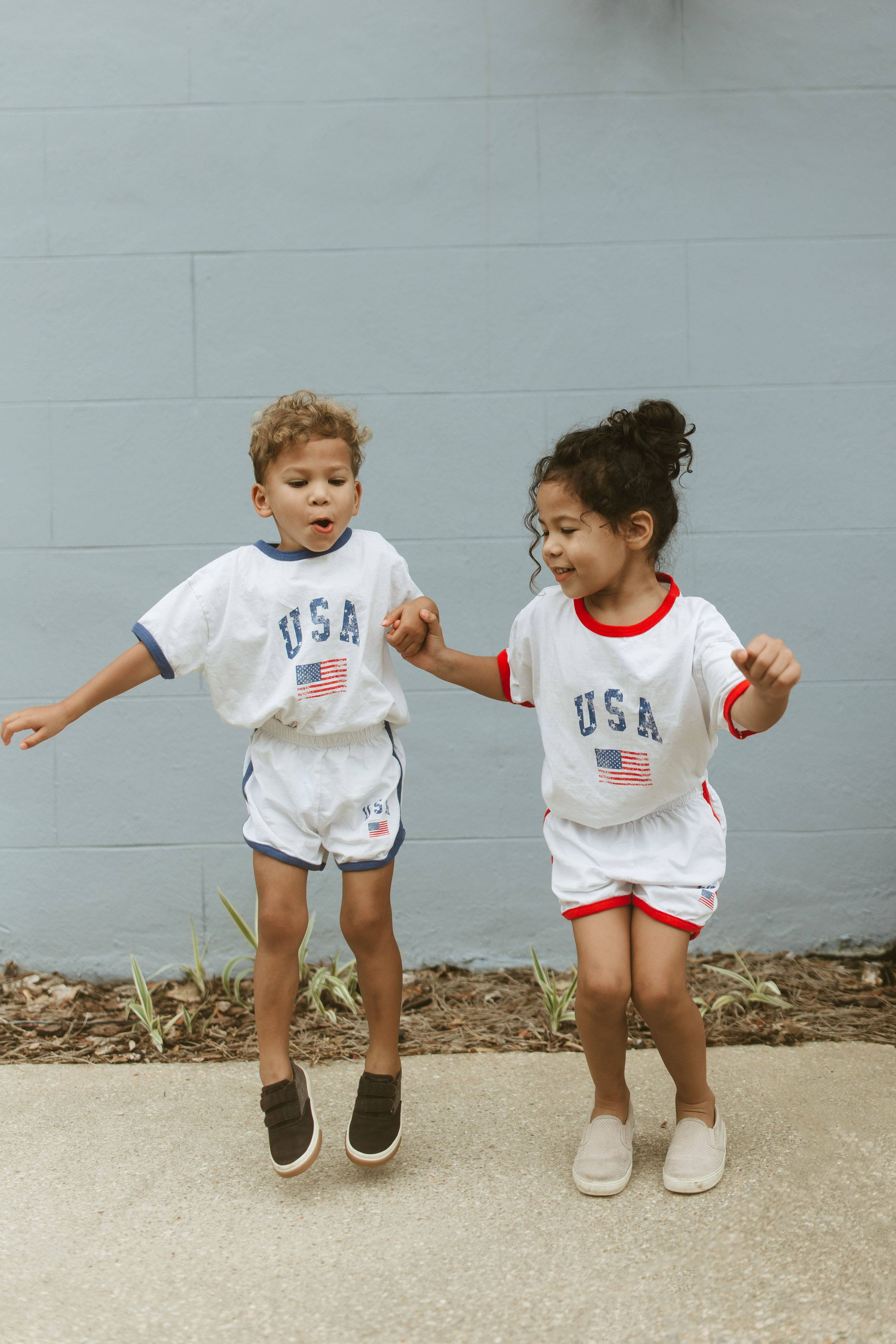 At Noon - Wholesale Top en short set - Kinderen - [At Noon Original Design] Kinderen Vintage Print USA Ringer T-shirt en Shorts Set (8m-7j) - 3 Kleuren14